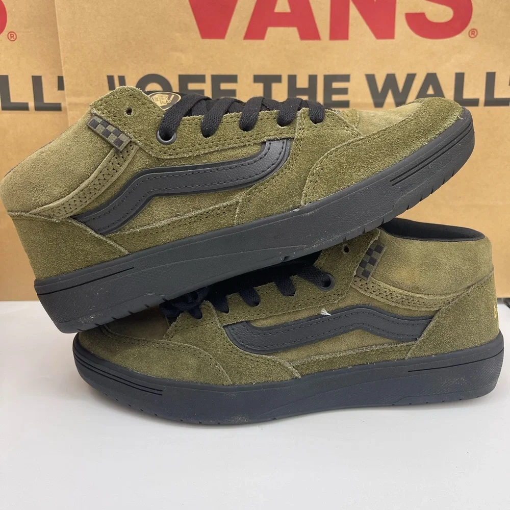 Vans Men’s Zahba Mid
Beatrice Domond Dark Olive Sneakers
VN000CBSDOL - Picture 2 of 16
